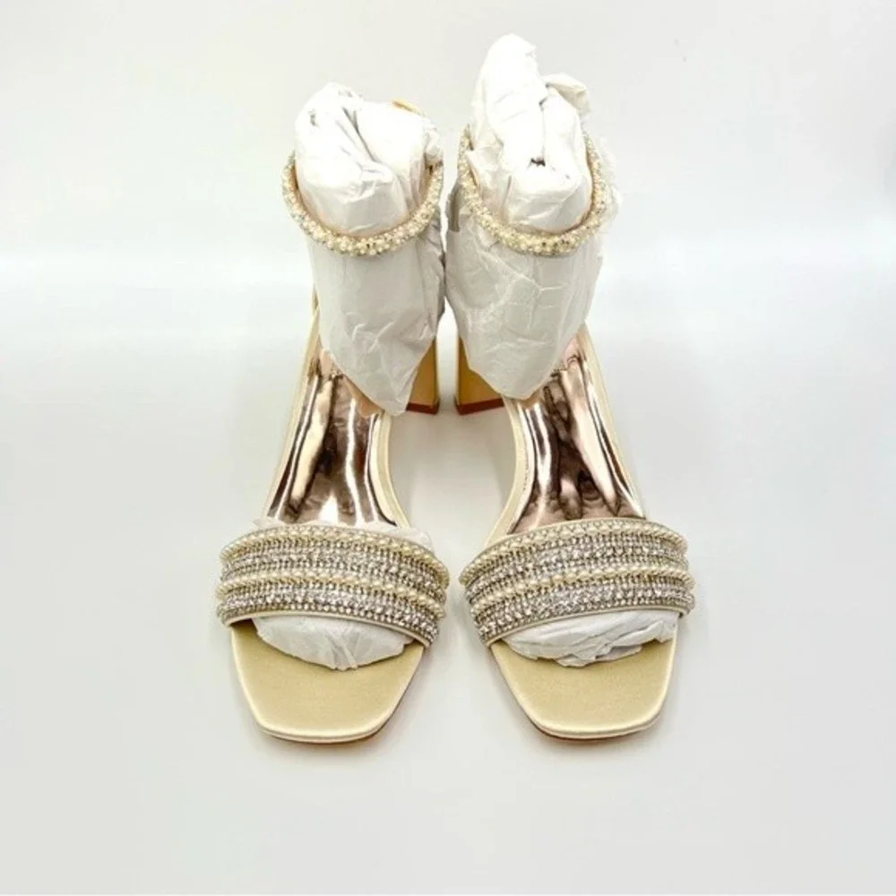 Badgley Mischka Size 7 Kameryn Ivory‎ Satin Jeweled Dress Sandals Heels Shoes